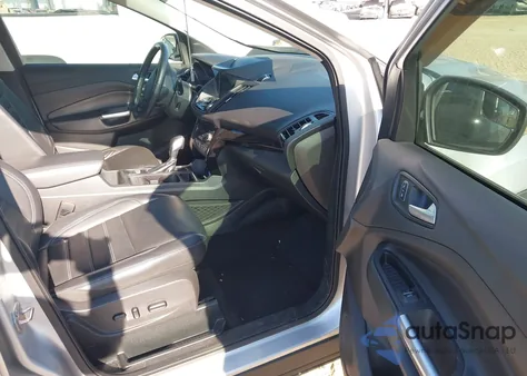 2019 Ford Escape Titanium z USA, uszkodzony, nr VIN 1FMCU0J90KUA50497